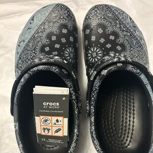 Crocs women’s ' Black and Gray Clogs